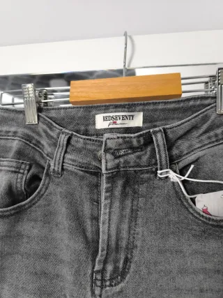 Pantalón vaquero gris recto