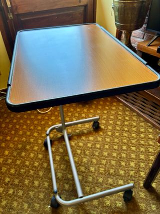 Mesa auxiliar cama/sillón con ruedas
Reclinable