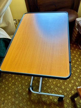 Mesa auxiliar cama/sillón con ruedas
Reclinable