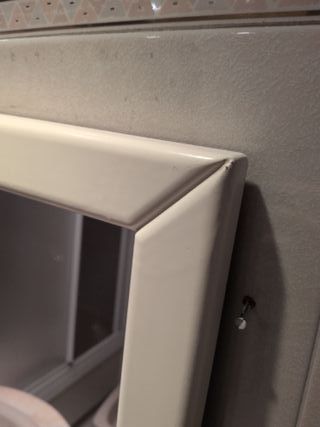 URGE! Espejo con marco blanco