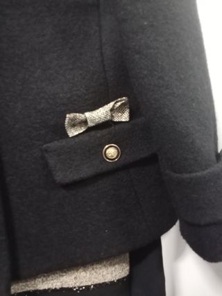 Traje negro y dorado