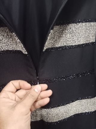 Traje negro y dorado