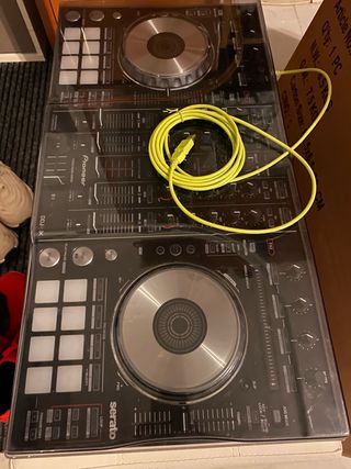 Pioneer DDJ-SX con copertura