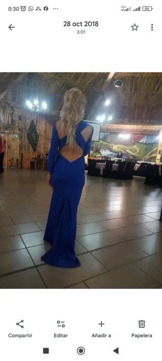 Vestido de fiesta azul largo. 


 