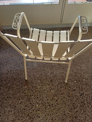Silla de jardín de hierro blanca