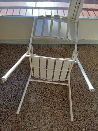 Silla de jardín de hierro blanca