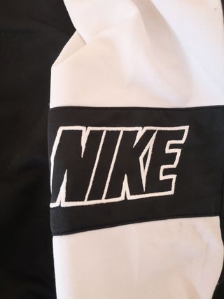 Chaqueta Nike Vintage Negra y Blanca