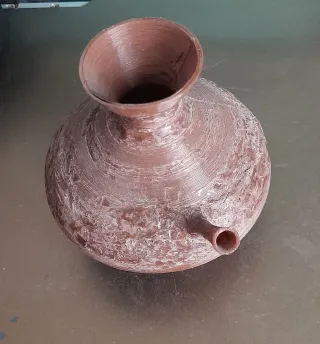Vasija antigua marrón.Reproduccion.