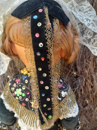 MUÑECA ANTIGUA REGIONAL VIOLETA FAMOSA. AÑOS 70