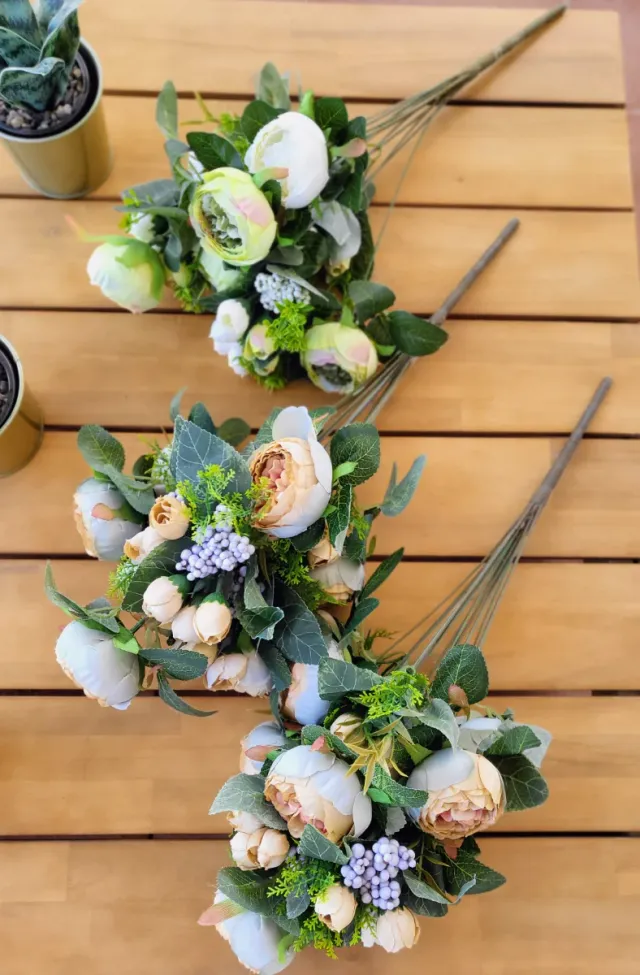 Ramo de flores artificiales