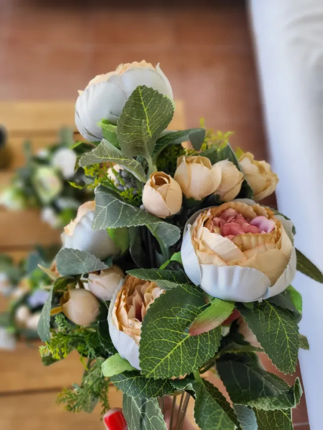 Ramo de flores artificiales