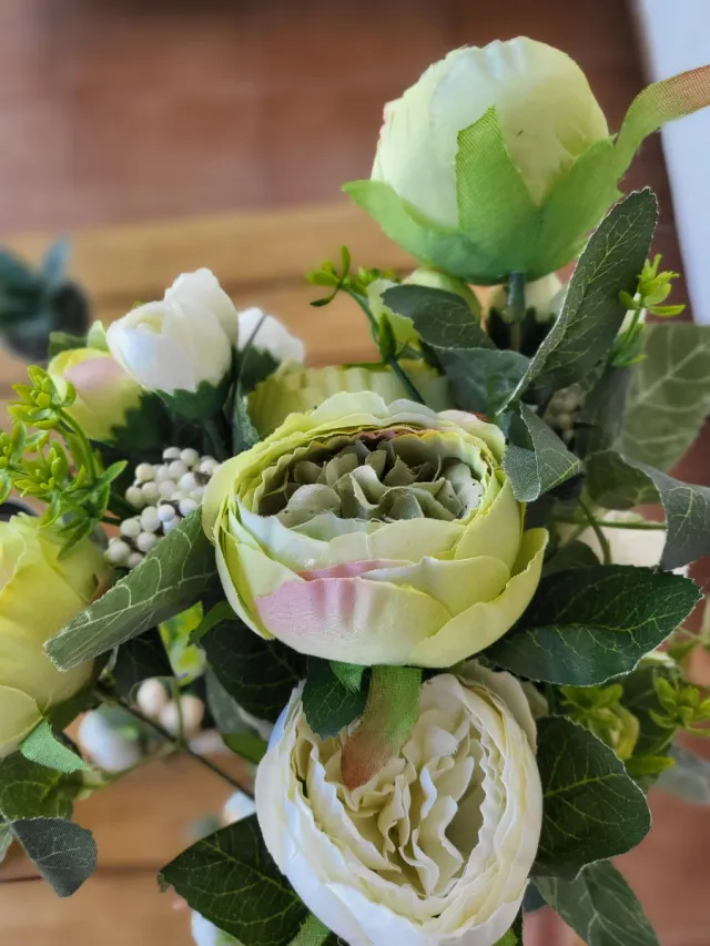 Ramo de flores artificiales