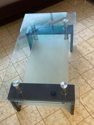 Mesa de centro de cristal y metal
