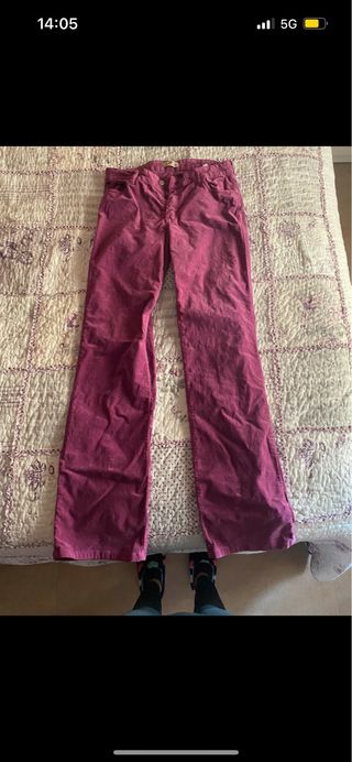 Pantalón morado acampanado