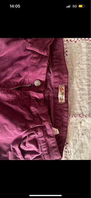 Pantalón morado acampanado