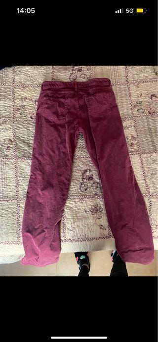 Pantalón morado acampanado