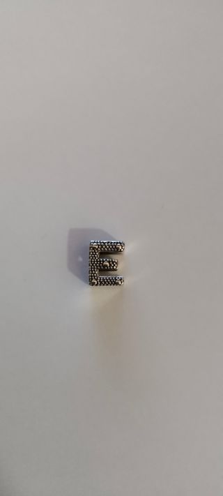 Charm Letra E Pandora Plata