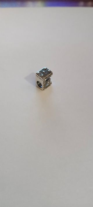 Charm Letra E Pandora Plata