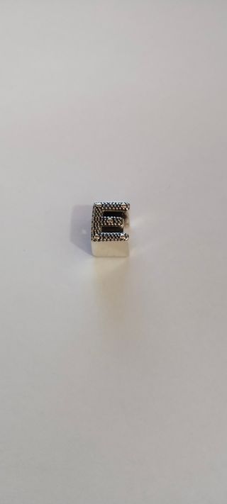 Charm Letra E Pandora Plata