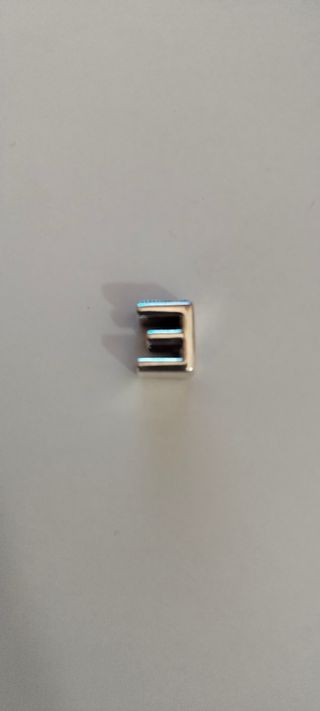 Charm Letra E Pandora Plata