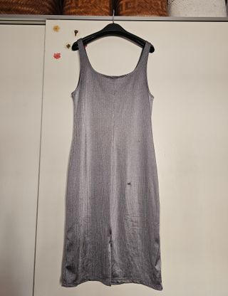 3 vestidos, 1 jersey y 1 camiseta