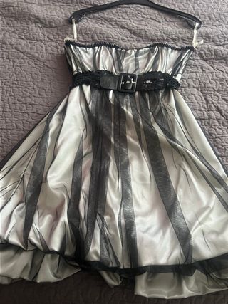 Vestido de fiesta sin tirantes