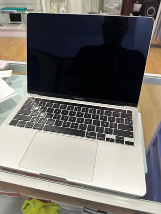 MacBook Pro 2020 8GB RAM i5