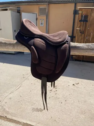 Silla de montar caballo marrón