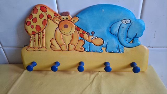 Percha infantil animales de madera