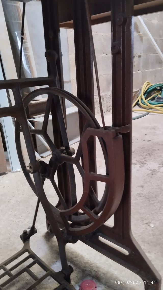 Máquina de coser Alfa antigua