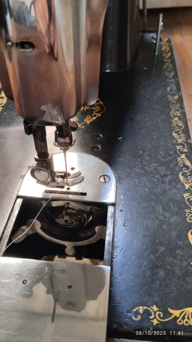 Máquina de coser Alfa antigua