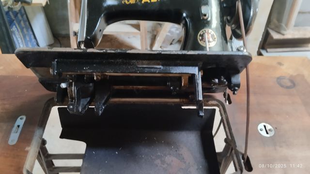 Máquina de coser Alfa antigua