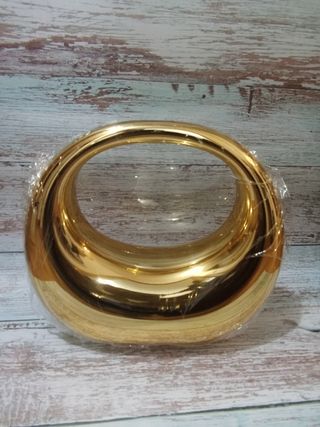 Bolso de mano dorado acrílico