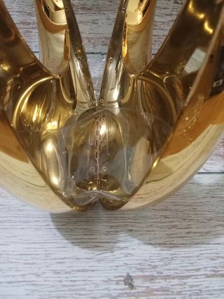 Bolso de mano dorado acrílico