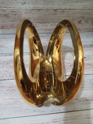 Bolso de mano dorado acrílico