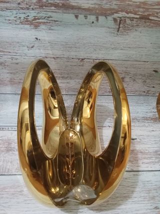 Bolso de mano dorado acrílico