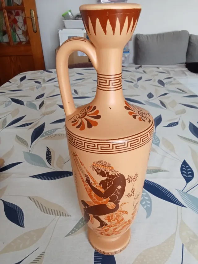 Jarrón estilo griego beige y marrón