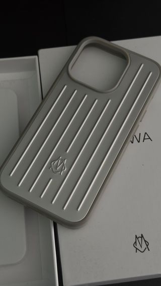 Cover Rimowa (argento alluminio) iPhone 15 Pro