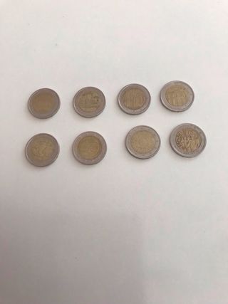 Monedas de 2 euros 1 euro y 50 céntimos
