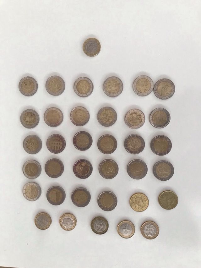 Monedas de 2 euros 1 euro y 50 céntimos