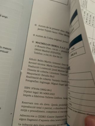 Libro de texto en formato físico de Operacions ...