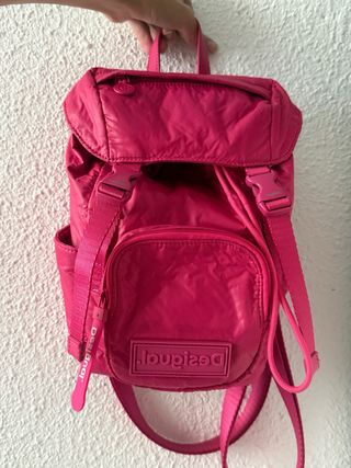 Mochila Desigual rosa acolchada pequeña
