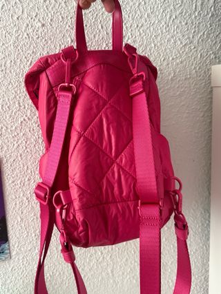 Mochila Desigual rosa acolchada pequeña