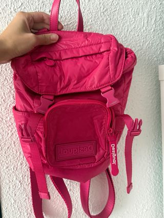 Mochila Desigual rosa acolchada pequeña