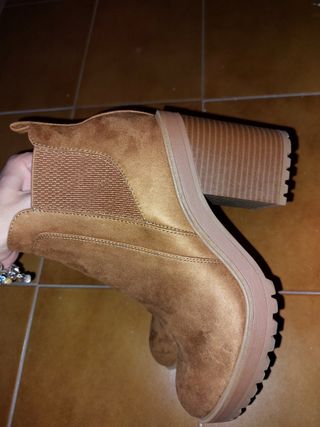 Stivali cammello con tacco