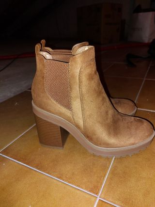 Stivali cammello con tacco