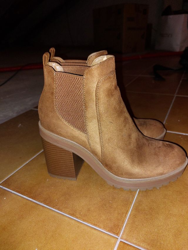 Stivali cammello con tacco