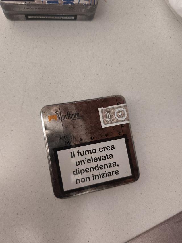 Contenitore Marlboro Serie Limitata Vuoto