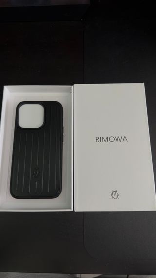 Cover Rimowa nera iPhone 15 Pro