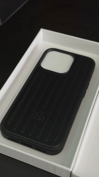 Cover Rimowa nera iPhone 15 Pro